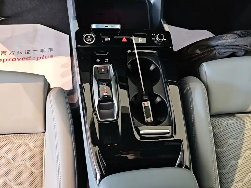 Audi Q6L e-tron 2025 — фото 14