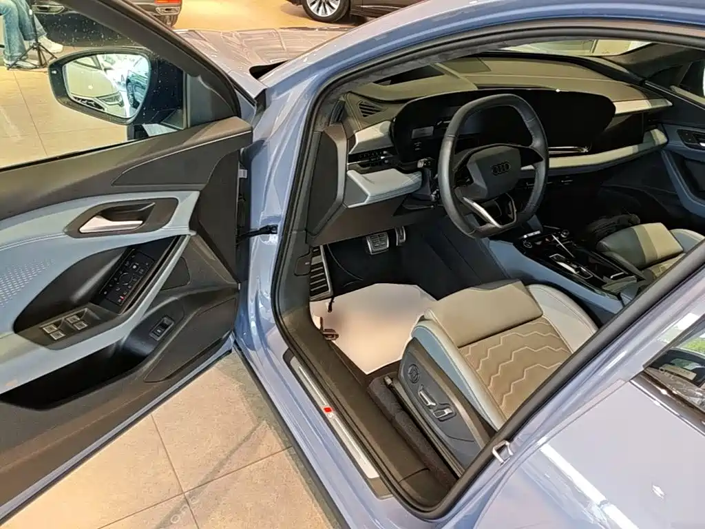Audi Q6L e-tron 2025 — фото 16