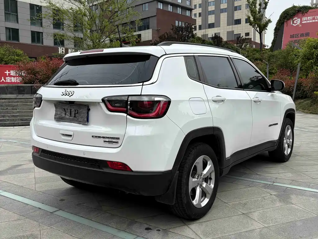 Jeep Compass 2017 — фото 6