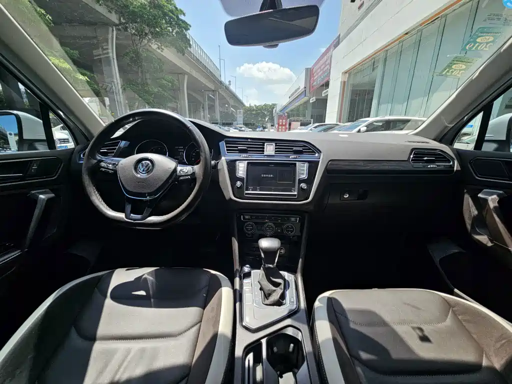 Volkswagen Tiguan L 2017 — фото 9