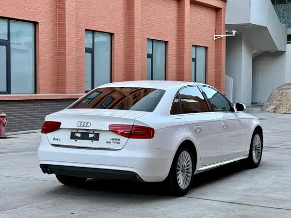 Audi A4L 2016