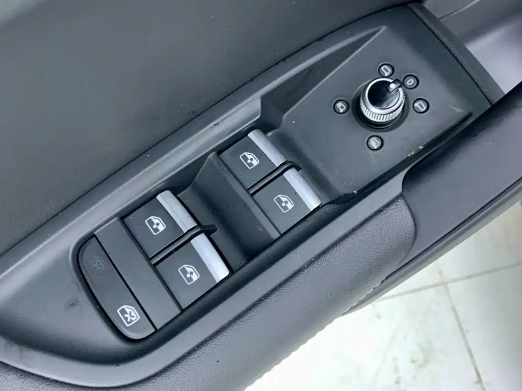 Audi Q5L 2022 — фото 30