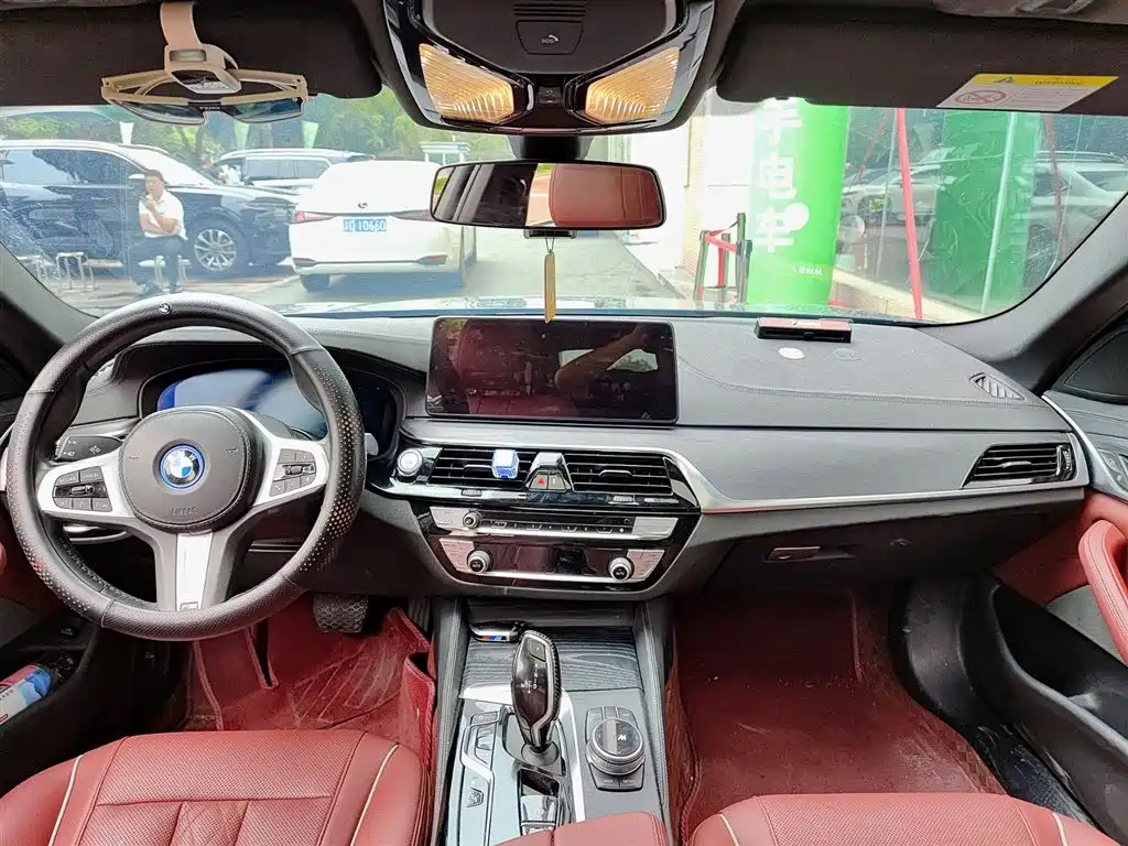 BMW 5 Series New Energy 2021 — фото 10