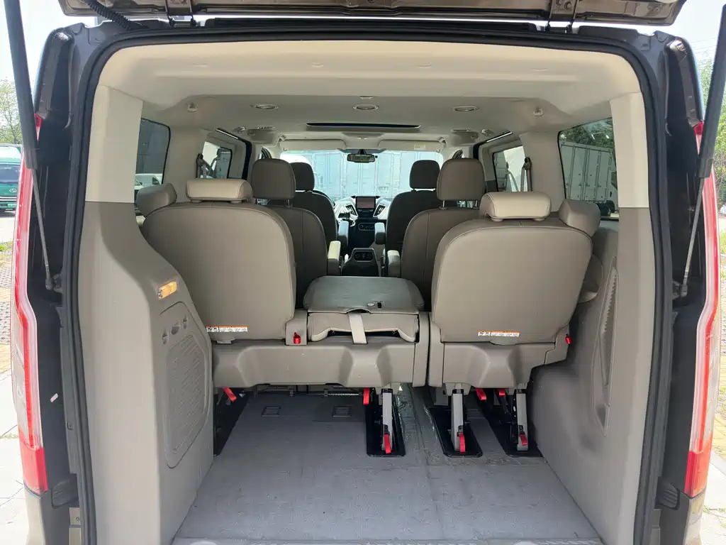 Ford Tourneo 2016 — фото 11