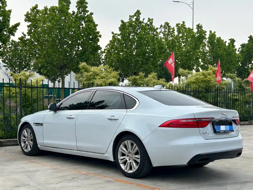 Jaguar XFL 2018 — фото 11