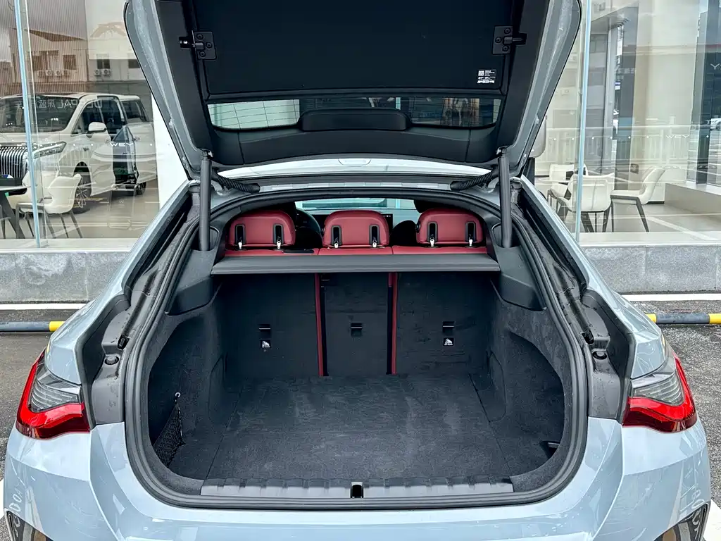 BMW i4 2025 — фото 17