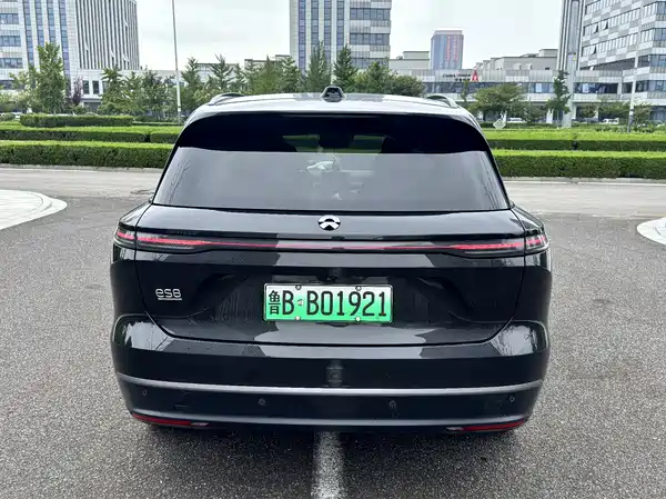 NIO ES8 2023