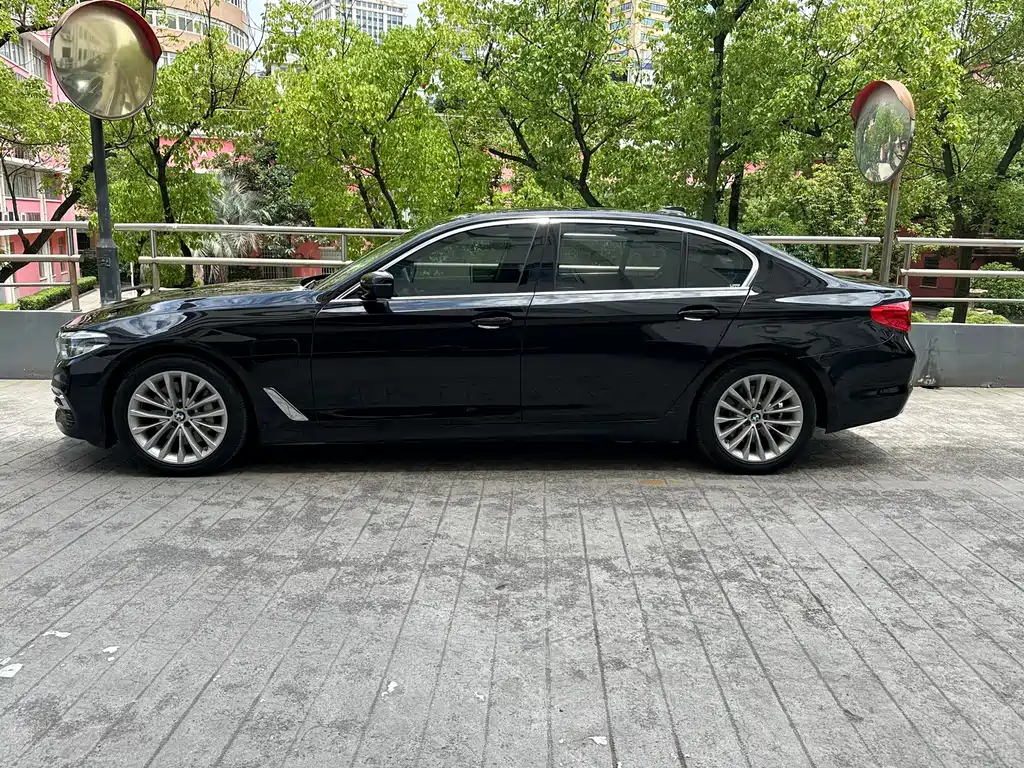 BMW 5 Series New Energy 2020 — фото 3