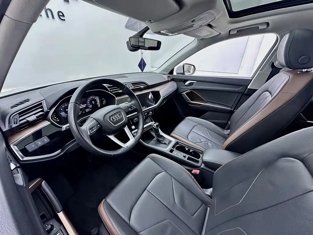 Audi Q3 2019 — фото 14