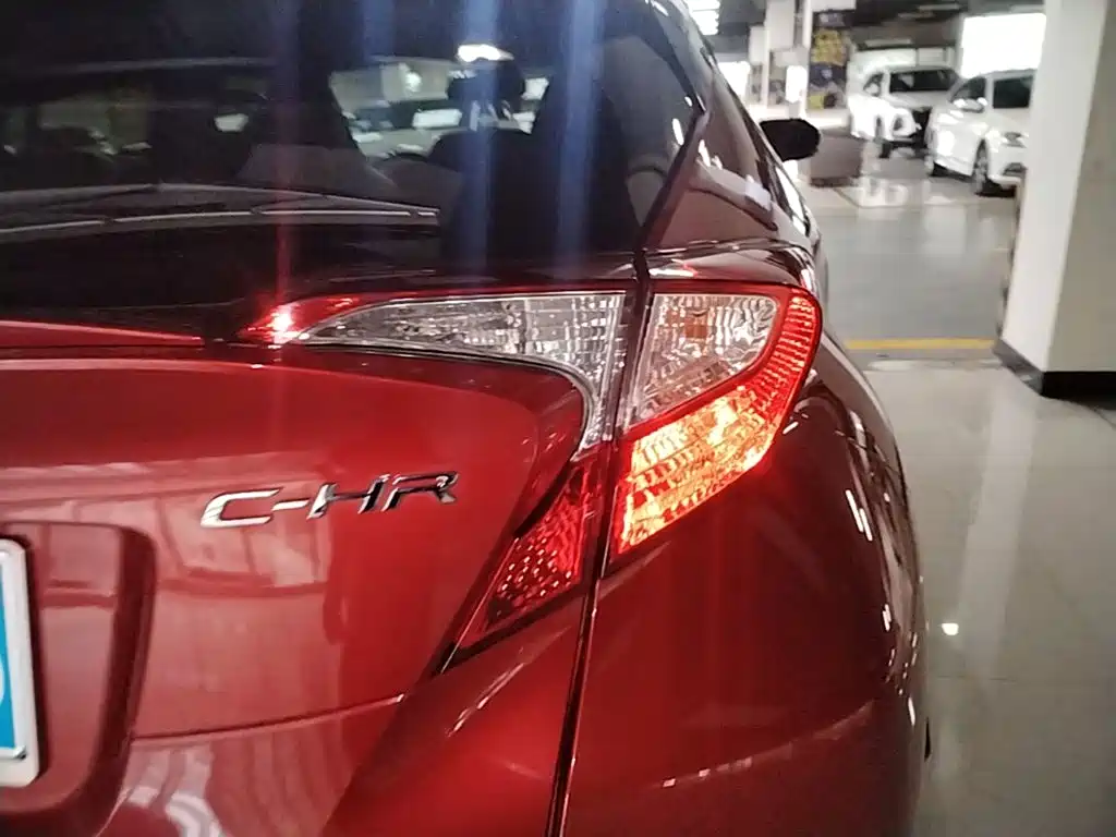 Toyota C-HR 2019 — фото 8