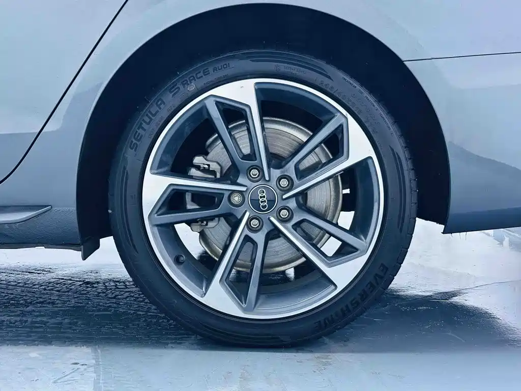 Audi A4L 2023 — фото 23