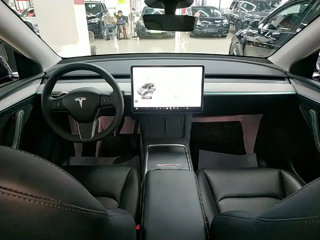 Tesla Model Y 2024 — фото 10