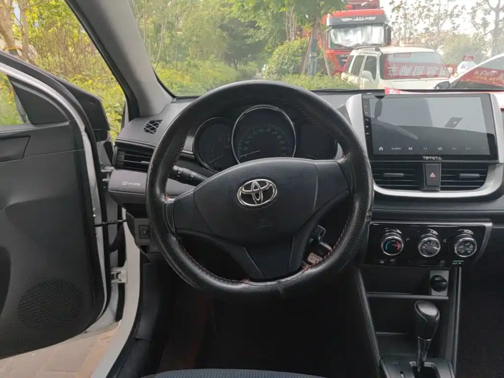 Toyota Yaris L 2018 — фото 11