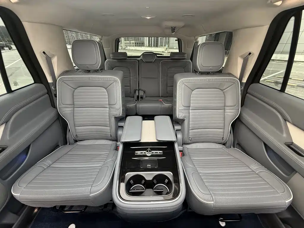 Lincoln Navigator 2022 — фото 10