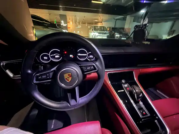 Porsche Panamera 2021