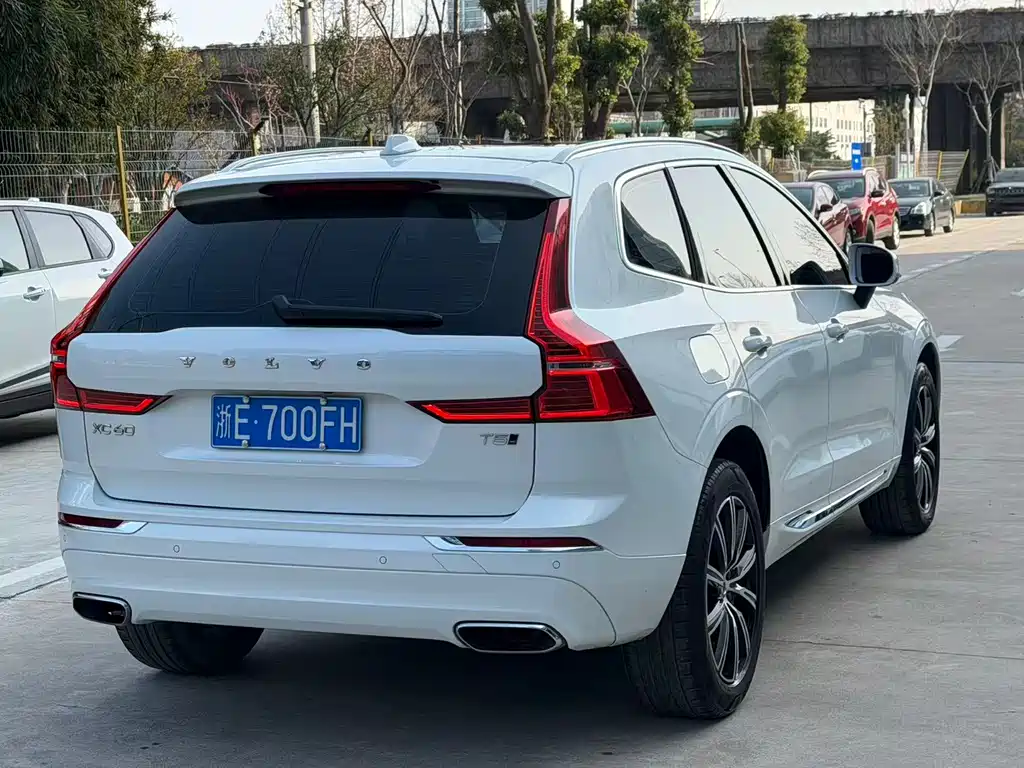 Volvo XC60 2021 — фото 4