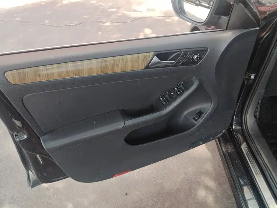 Volkswagen Sagitar 2014