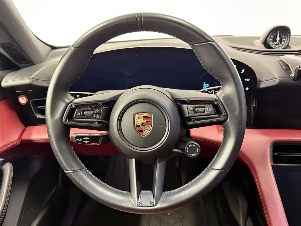 Porsche Taycan 2024 — фото 10