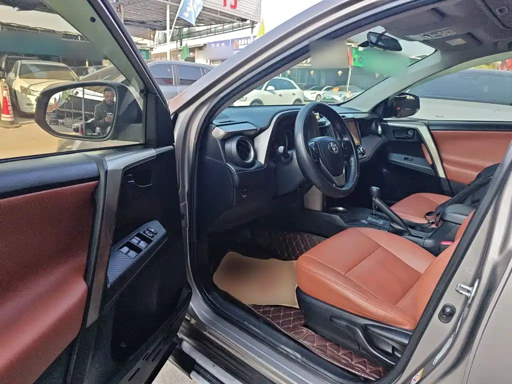 Toyota RAV4 2016 — фото 16