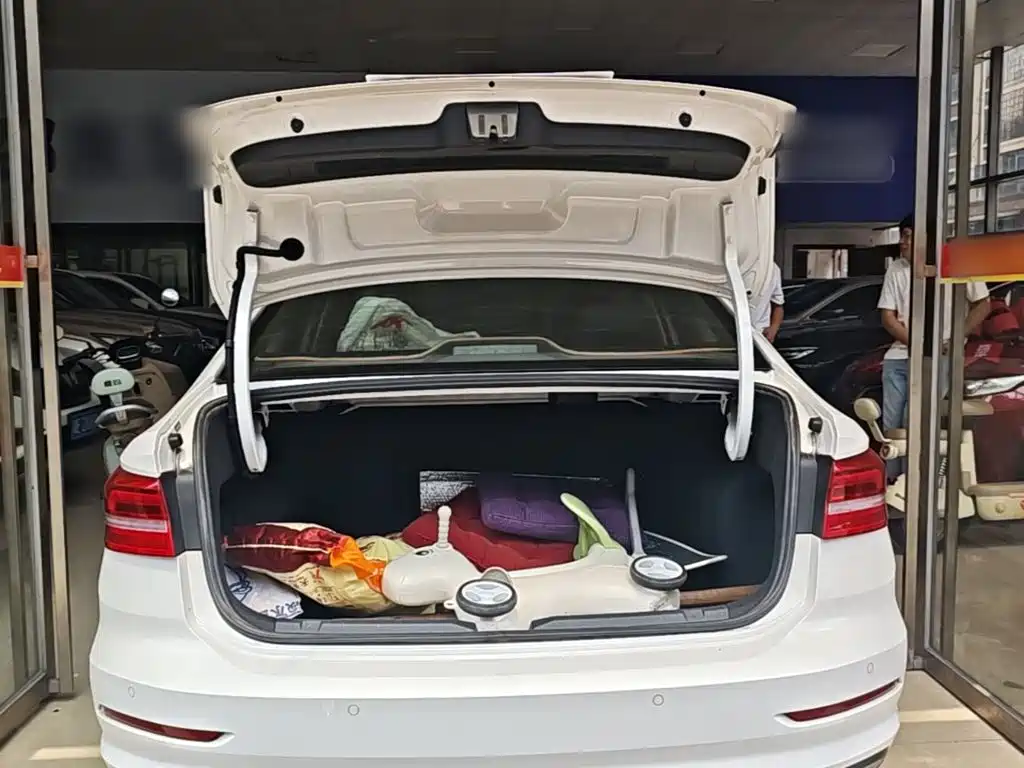 Volkswagen Lavida 2019 — фото 19