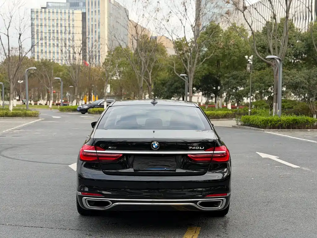 BMW 7 Series 2016 — фото 16