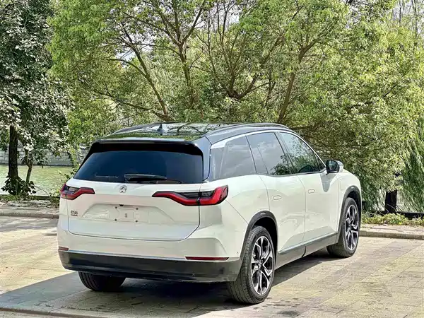 NIO ES8 2021
