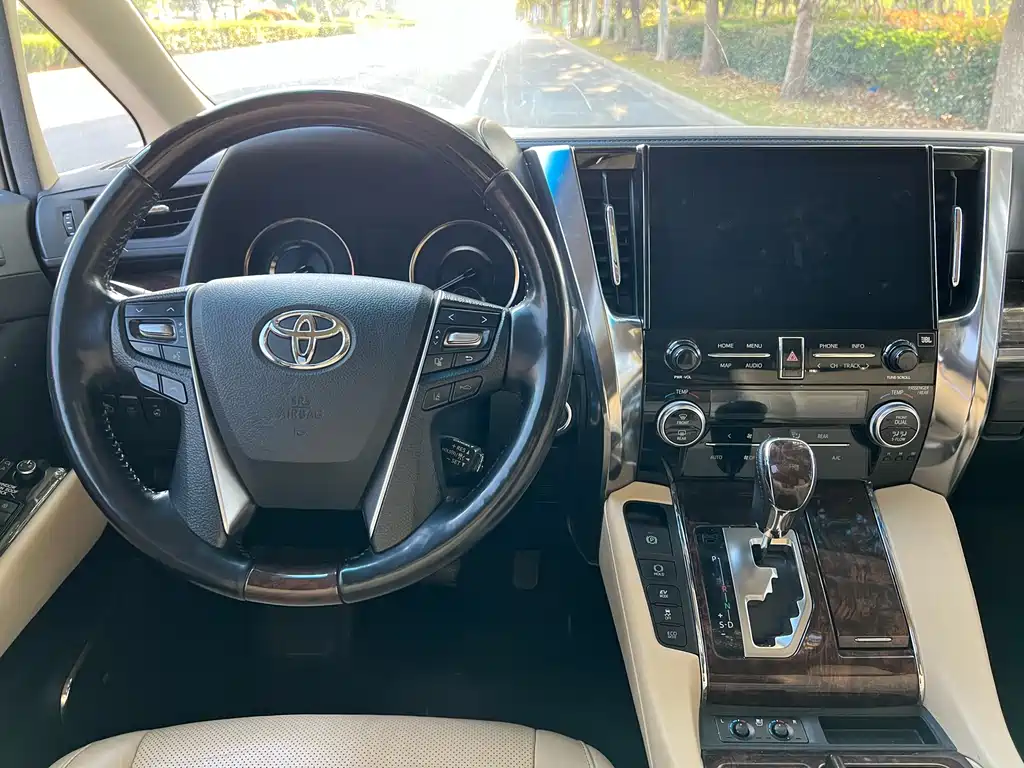 Toyota Alphard 2021 — фото 14