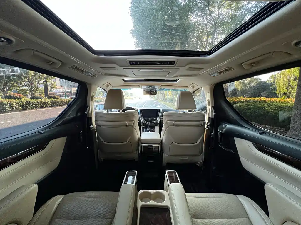 Toyota Alphard 2021 — фото 16