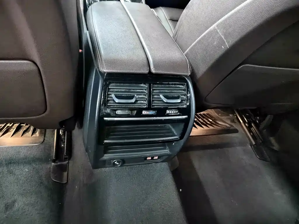 BMW 5 Series 2023 — фото 11