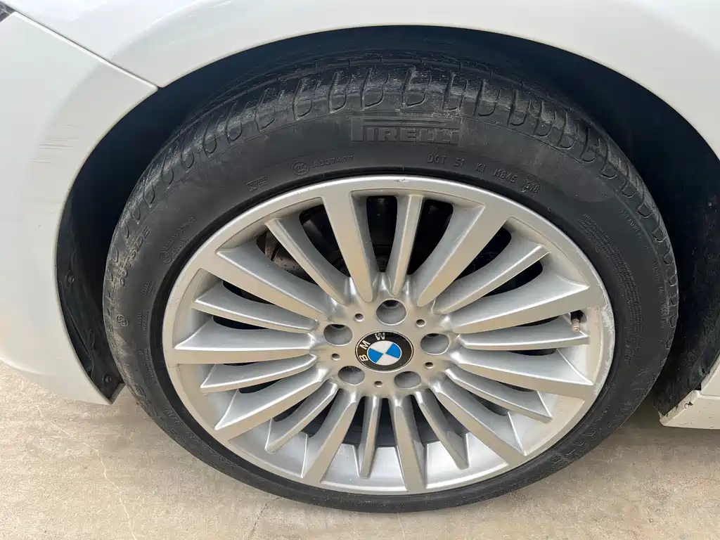 BMW 3 Series 2018 — фото 12
