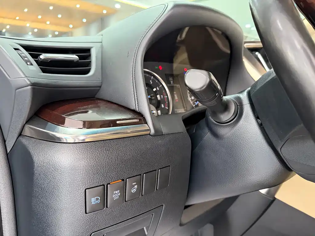 Toyota Alphard 2018 — фото 5