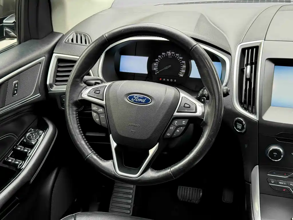 Ford Edge 2016 — фото 17