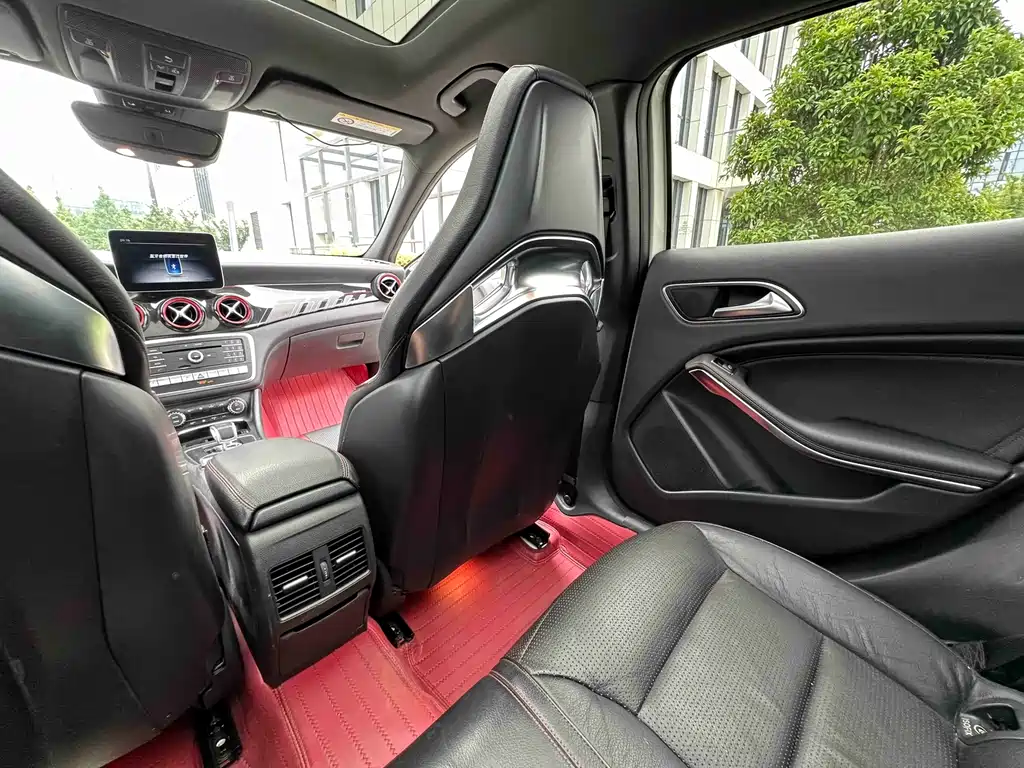 Mercedes-Benz GLA AMG 2018 — фото 17