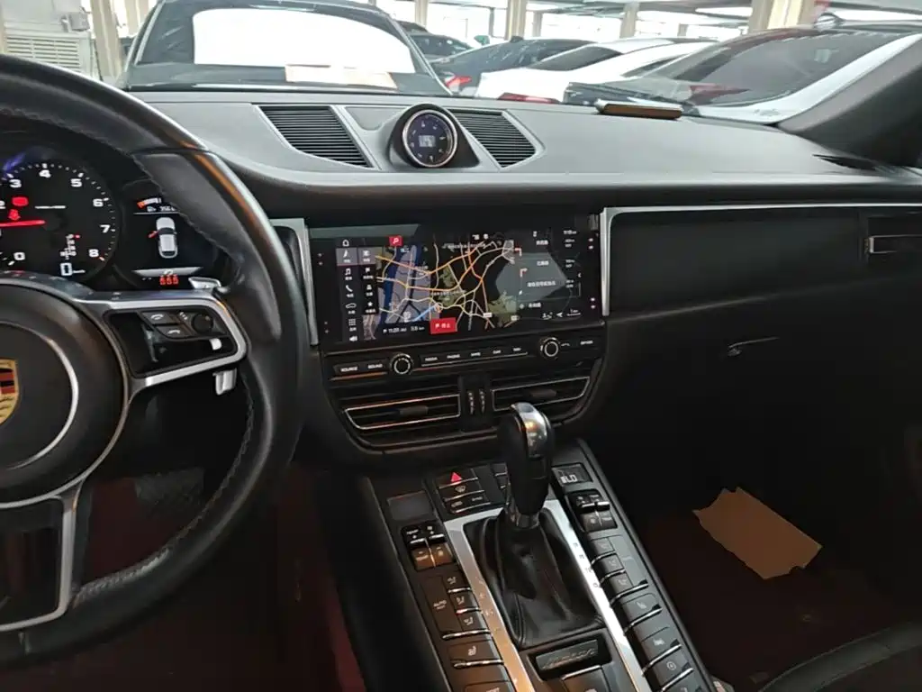 Porsche Macan 2021 — фото 10