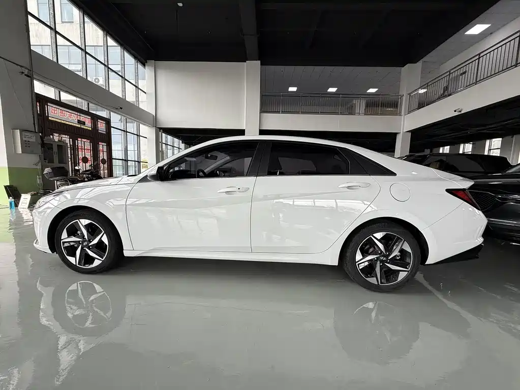 Hyundai Elantra 2022 — фото 4