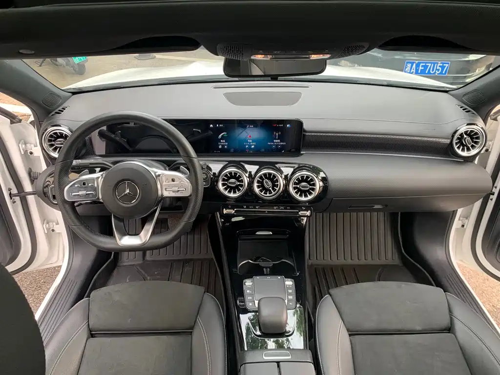Mercedes-Benz A-Class 2023 — фото 32