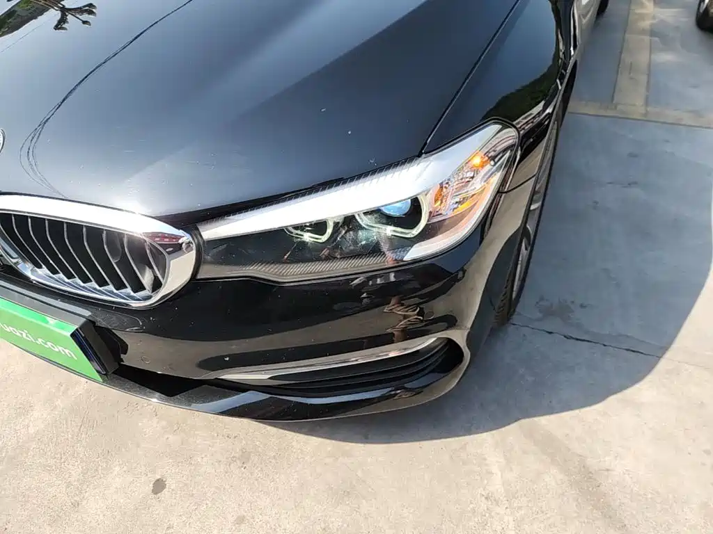 BMW 5 Series 2017 — фото 18