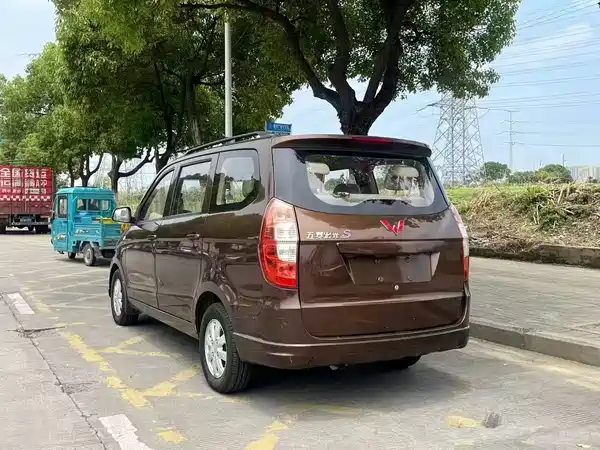 Wuling Hongguang 2016