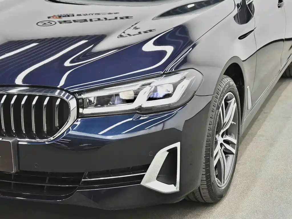 BMW 5 Series 2022 — фото 16