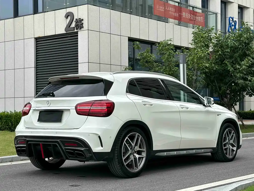 Mercedes-Benz GLA AMG 2018 — фото 29