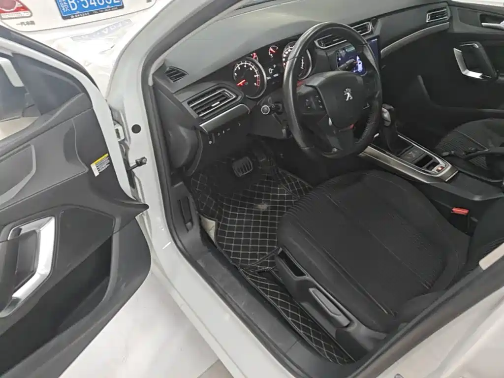 Peugeot 408 2016 — фото 12