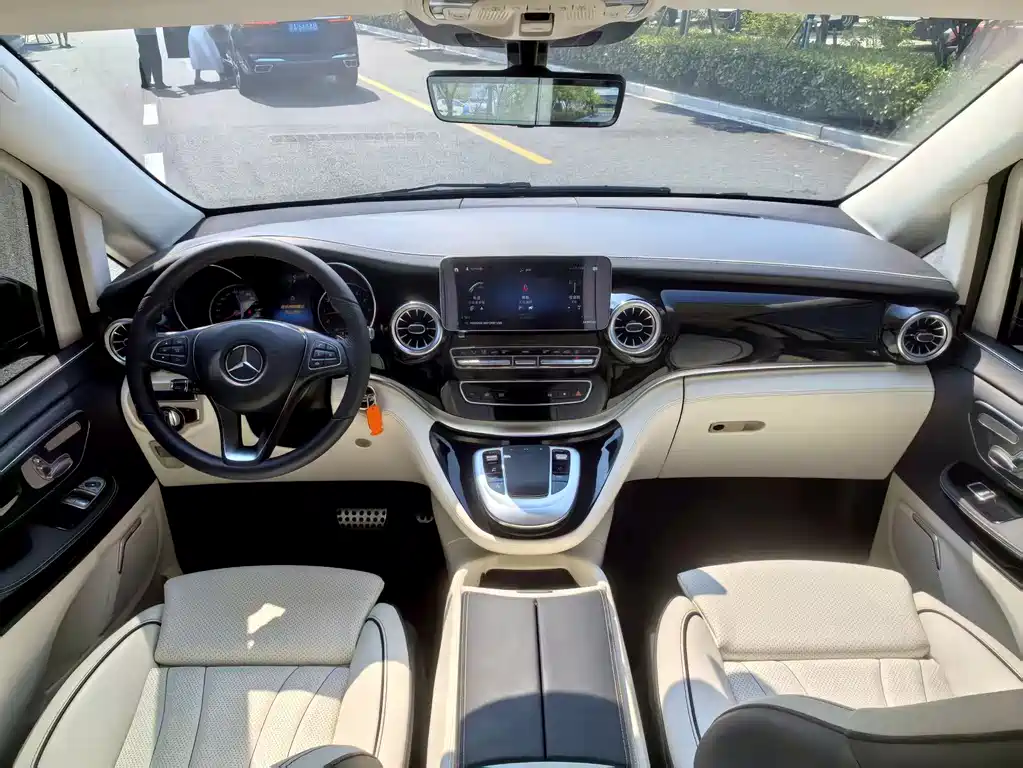Mercedes-Benz V-Class 2023 — фото 14