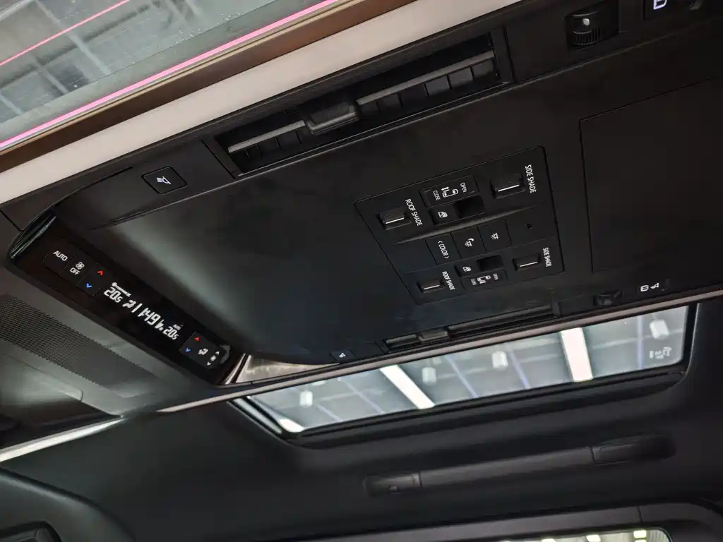 Toyota Alphard 2023 — фото 25