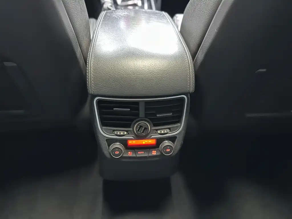 Peugeot 508 2012 — фото 12