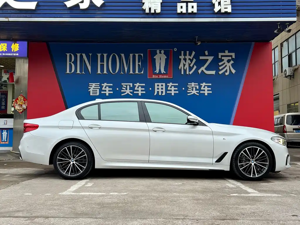 BMW 5 Series 2019 — фото 6