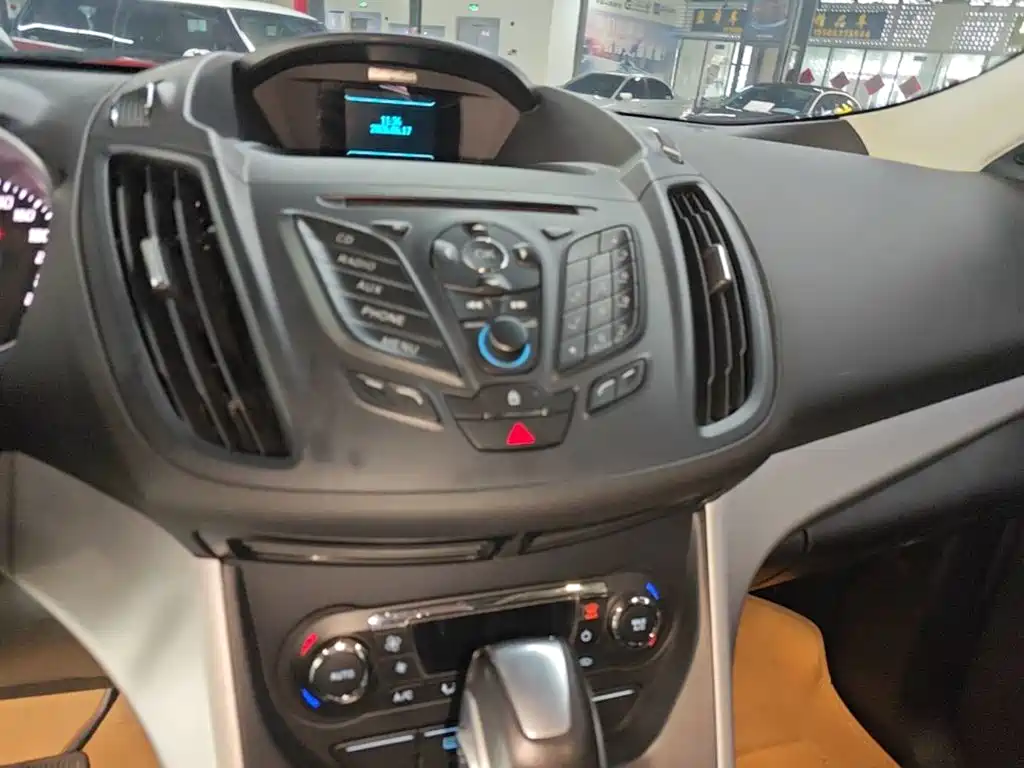Ford Kuga 2016 — фото 13