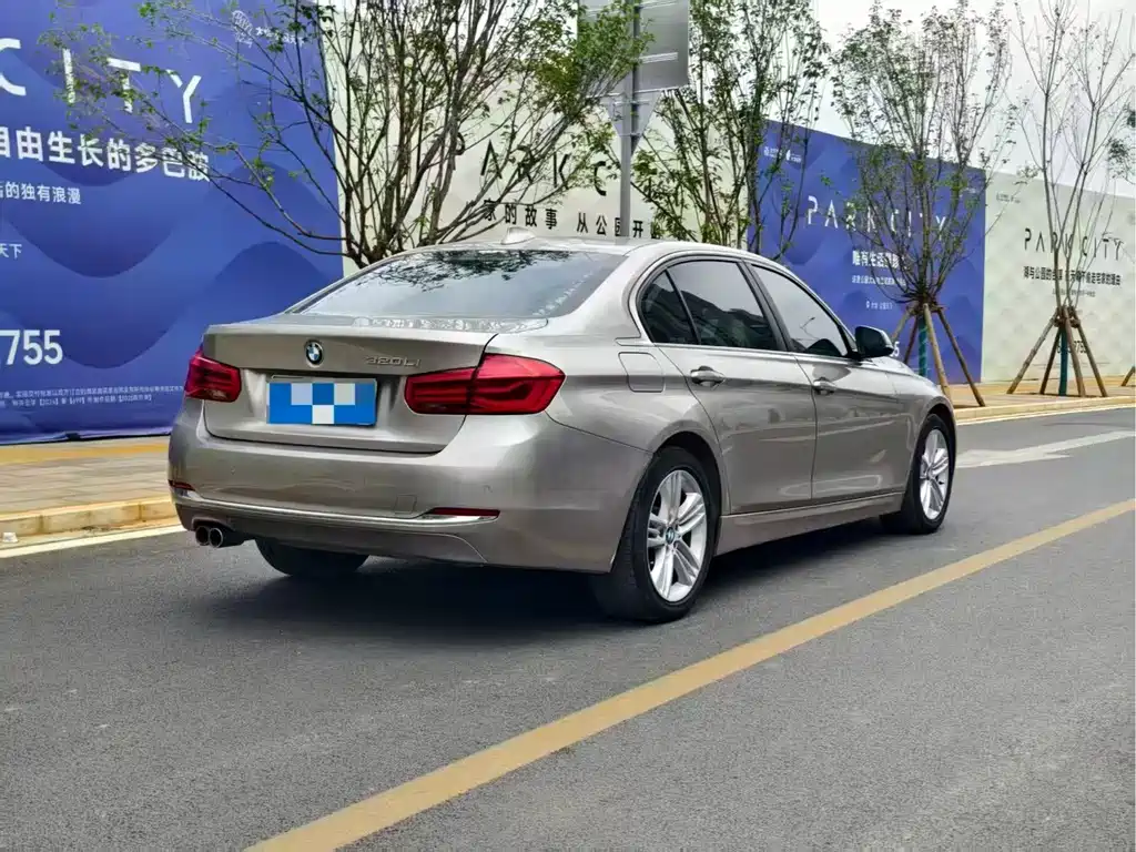 BMW 3 Series 2017 — фото 16