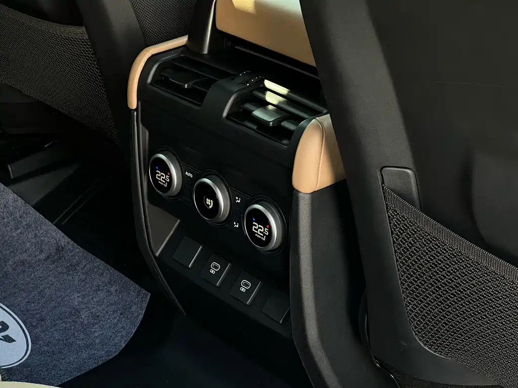 Land Rover Defender 2026 — фото 16