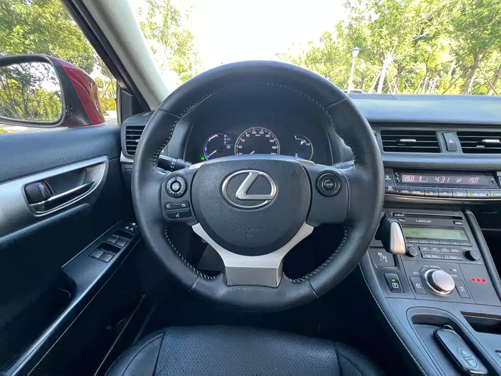 Lexus CT 2017 — фото 9