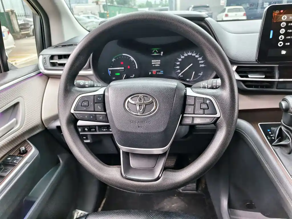 Toyota Sienna 2022 — фото 11